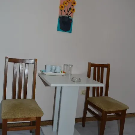 Apartment Artrooms *